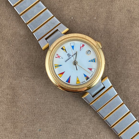 Ahoy! This is a beautiful vintage ladies watch by Daniel Mink nautical flag moti - Picture 5 of 9